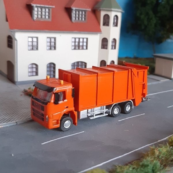 LKW Müllfahrzeug 3achsig, 1:120, Spur TT, Farbe orange